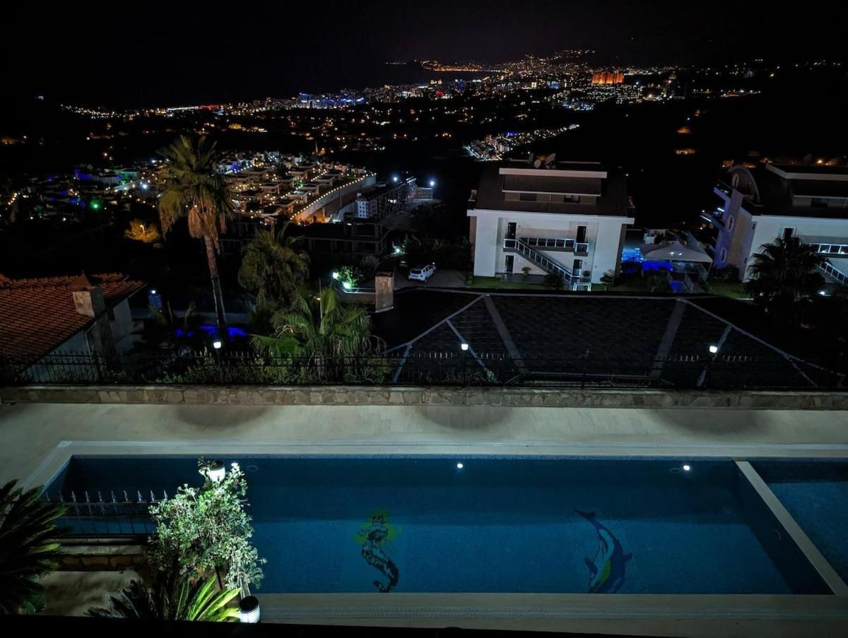 Great Villa With Beatiful View And 4 Bedrooms More 1000 Sqm Area Villa
