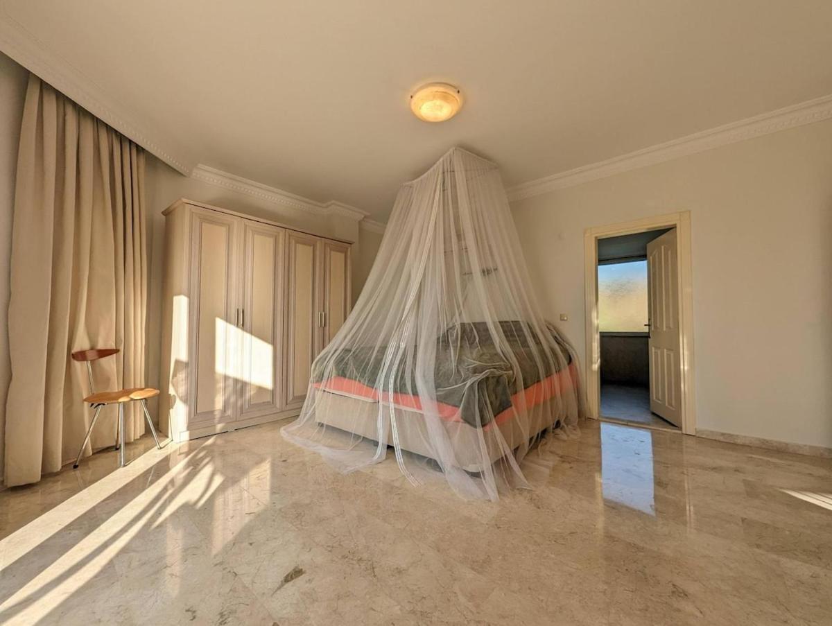 Great Villa With Beatiful View And 4 Bedrooms More 1000 Sqm Area Villa